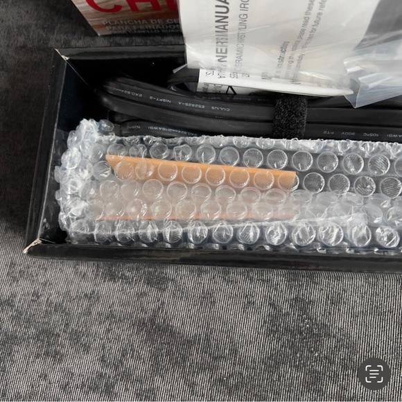 NIB CHI Original Ceramic Hairstyling Iron, 1" - Picture 2 of 7